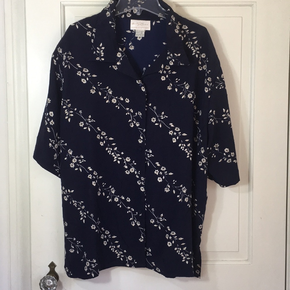 Attitude navy blue short sleeve w/ floral crinkle